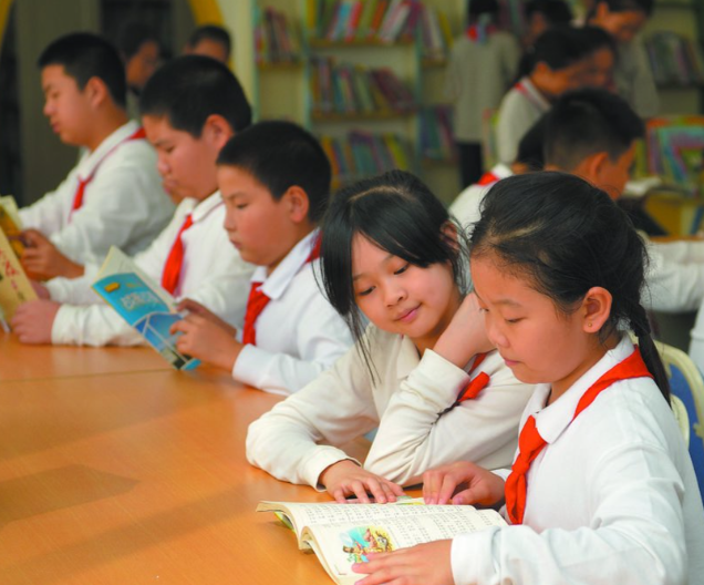 依托四维阅览丛书构建课程在课堂上小学以班级读书会为载体 依托四维阅览丛书构建课程在课堂上小学以班级读书会为载体